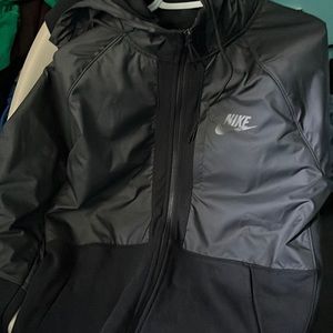 It is a men’s Nike light jacket